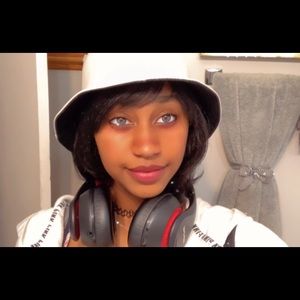 Meet your Posher, Leyah